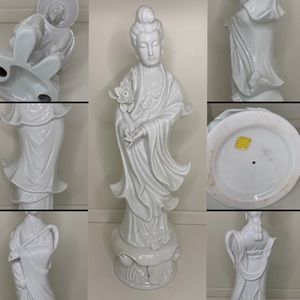 Lovely Blanc de Chine porcelain Quan Yin